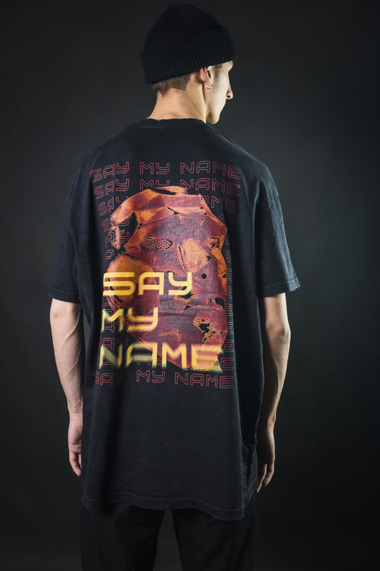 #1 Camiseta extragrande lavada a la piedra “SAY MY NAME”